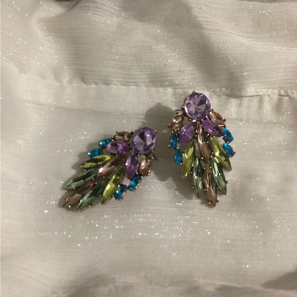 - 💗Beautiful GoldTone Colorful Floral Crystal Earrings - Picture 5 of 17